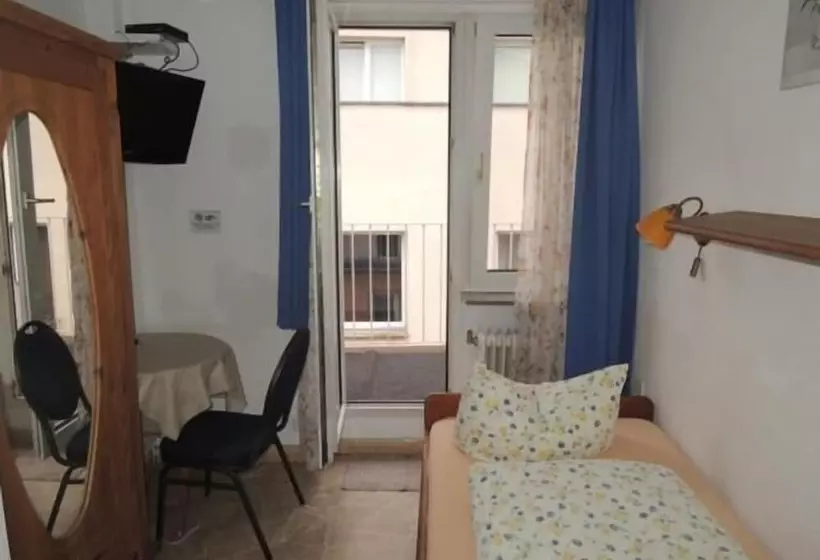 هتل Hostel Heinzelmännchen