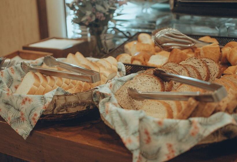 ホテル Marambaia Cabeçudas   Frente Mar