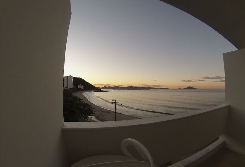 ホテル Marambaia Cabeçudas   Frente Mar