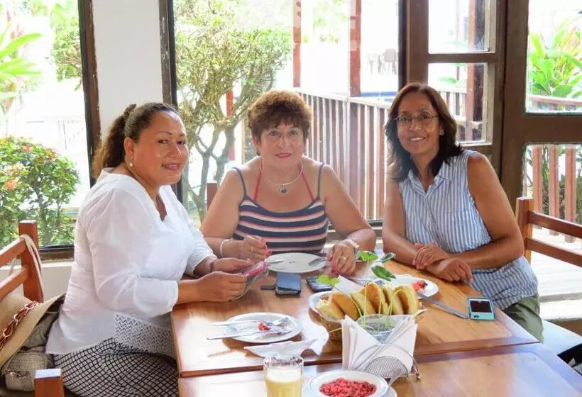 Hotelli Puerto Ballesta