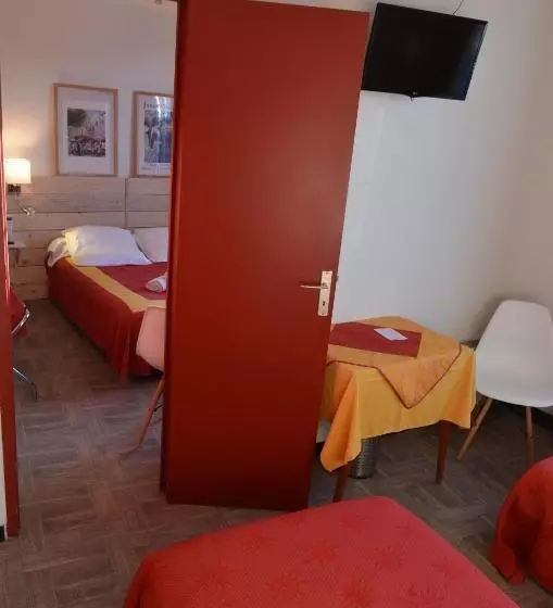 Отель Hôtel Restaurant Le César