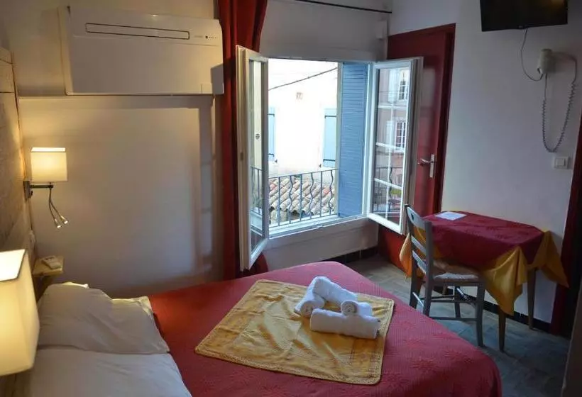 Отель Hôtel Restaurant Le César