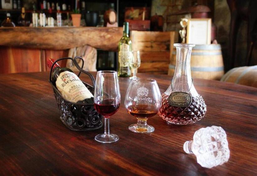 فندق Bezalel Wine & Brandy Estate