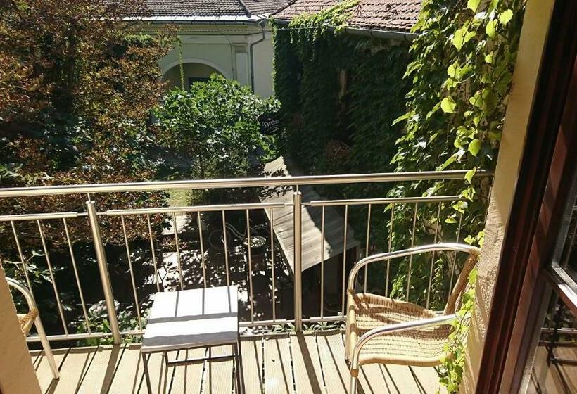 ペンション Central Vendégház