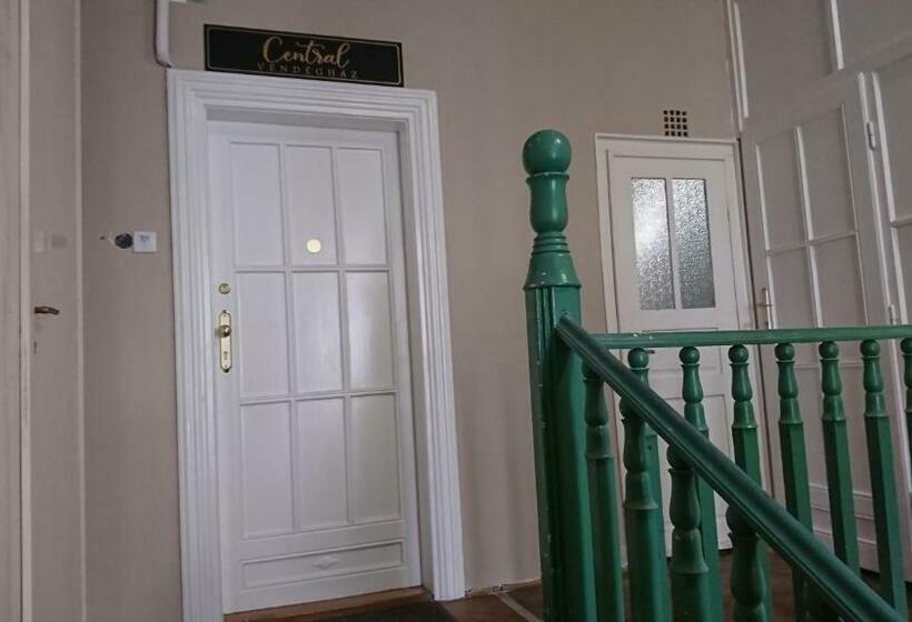 ペンション Central Vendégház