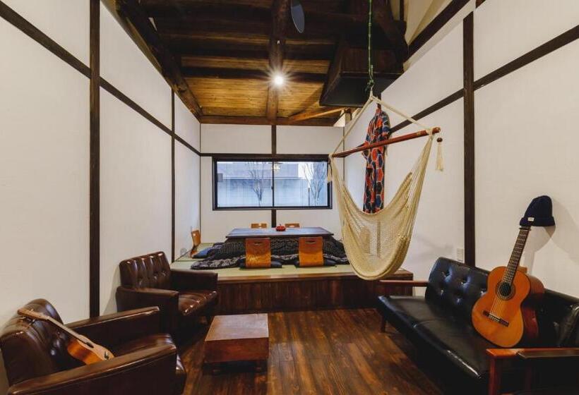بنسيون Couch Potato Hostel   Vacation Stay 88235
