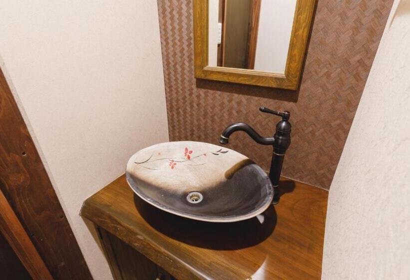 بنسيون Couch Potato Hostel   Vacation Stay 88235