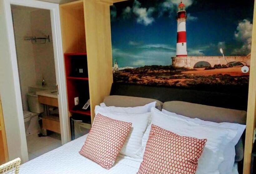 Salvador Mondial Flats