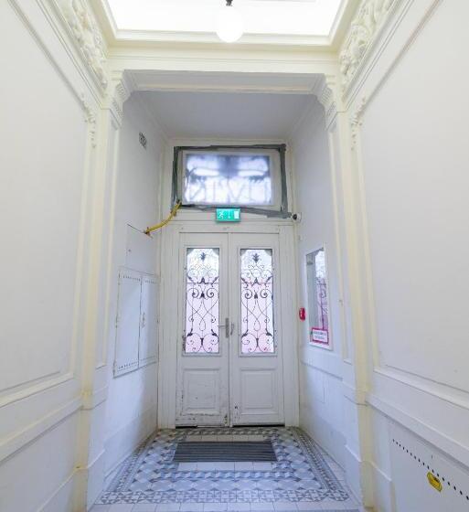 Vienna Residence, City Hall Parliament