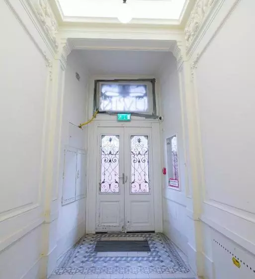 Vienna Residence, City Hall   Parliament