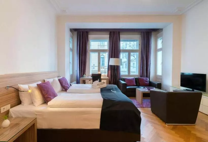 Vienna Residence, City Hall   Parliament