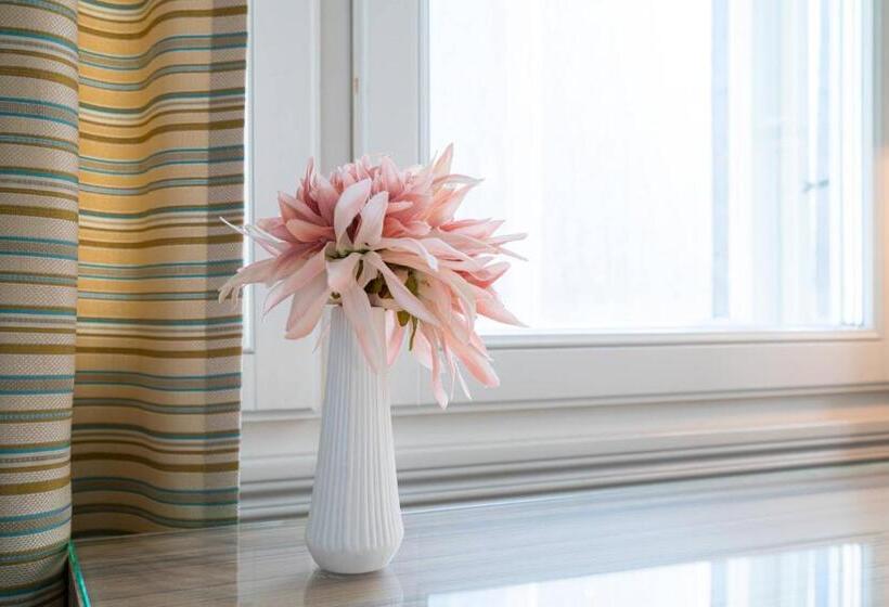 Vienna Residence, City Hall Parliament