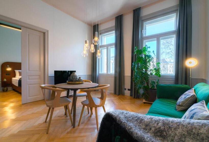 Vienna Residence, City Hall Parliament