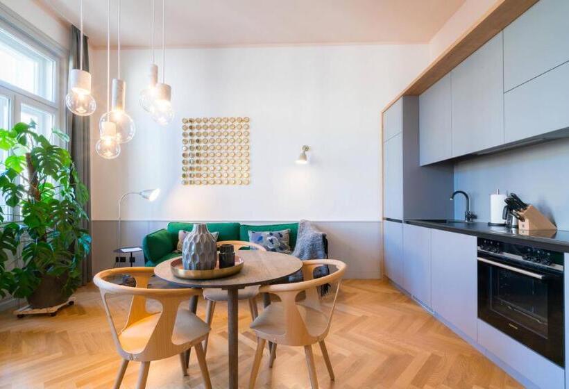 Vienna Residence, City Hall Parliament