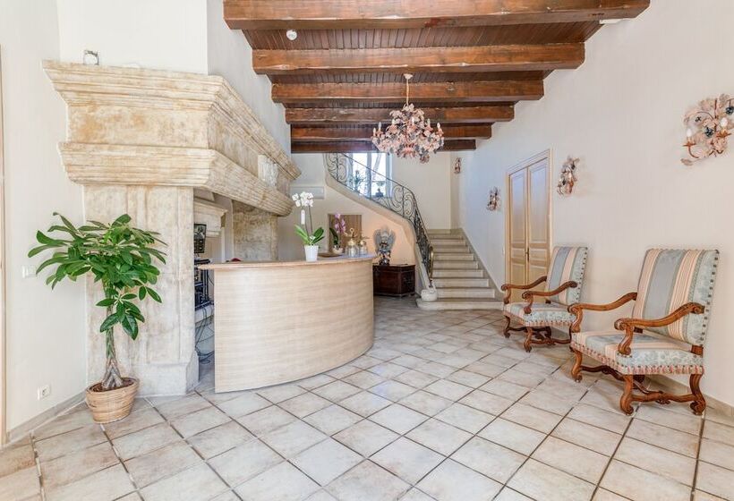 Отель Domaine De La Nerthe