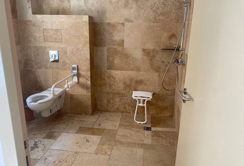 Отель Domaine De La Nerthe