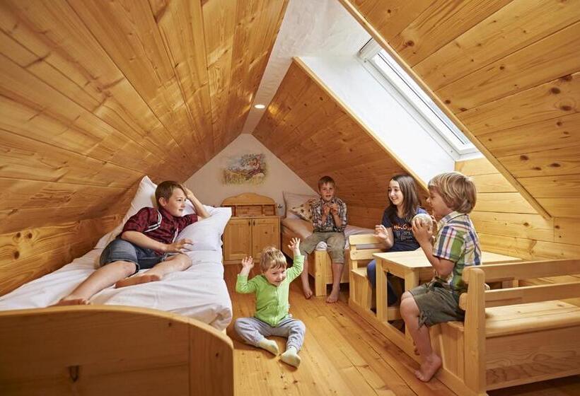 پانسیون Holiday Chalet Alpine Dreams