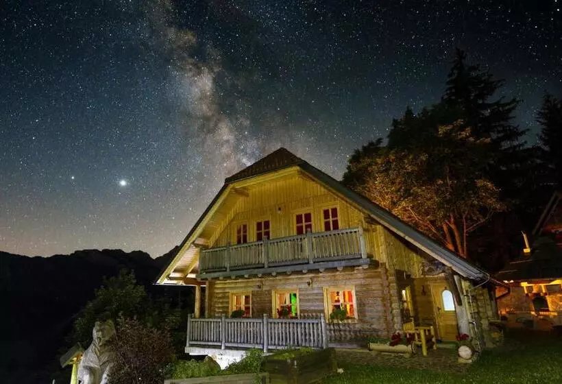 پانسیون Holiday Chalet Alpine Dreams