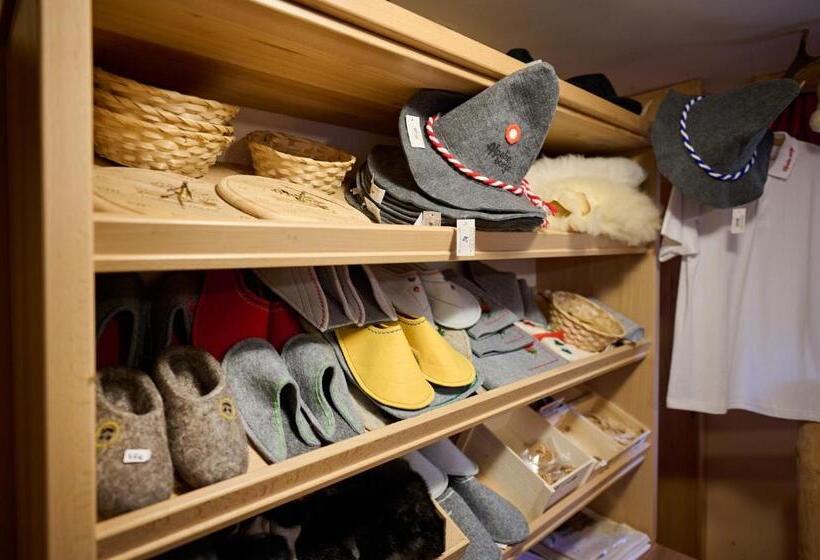 پانسیون Holiday Chalet Alpine Dreams