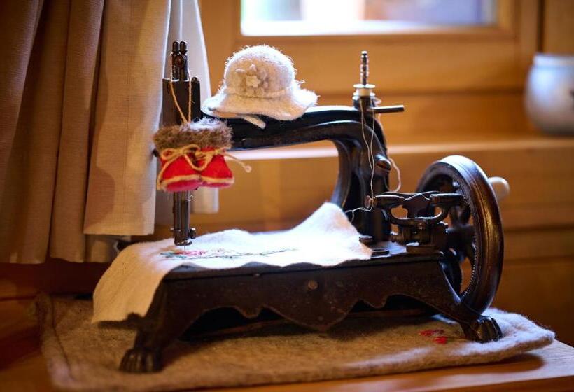 پانسیون Holiday Chalet Alpine Dreams