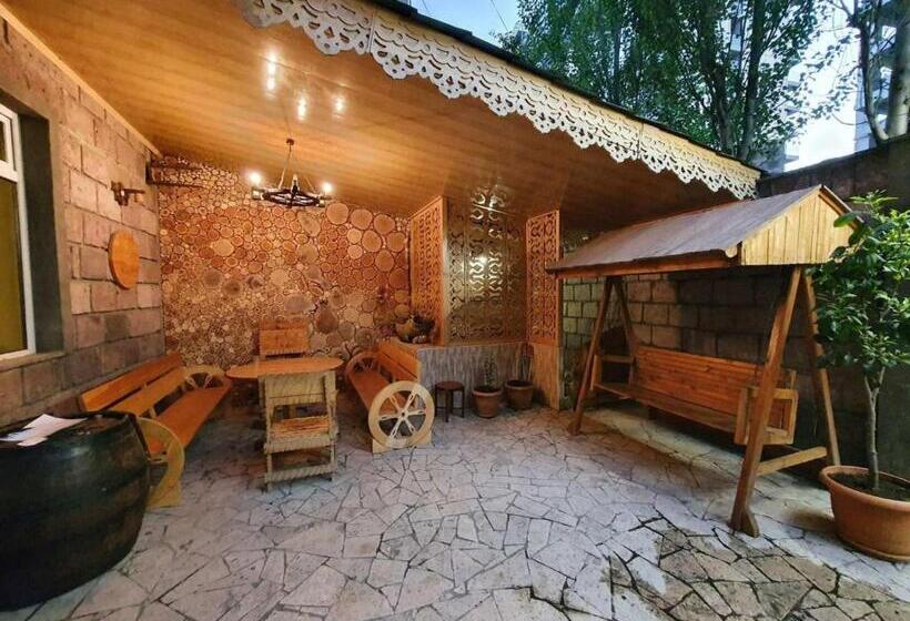 هاستل Old Center Yerevan