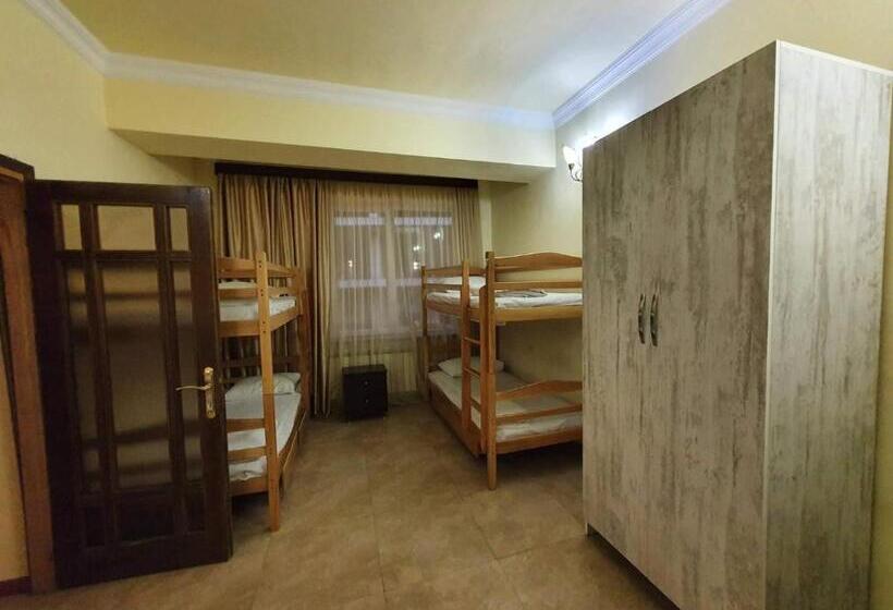 هاستل Old Center Yerevan