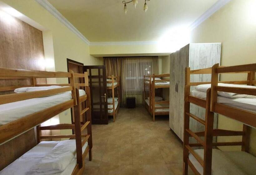 هاستل Old Center Yerevan