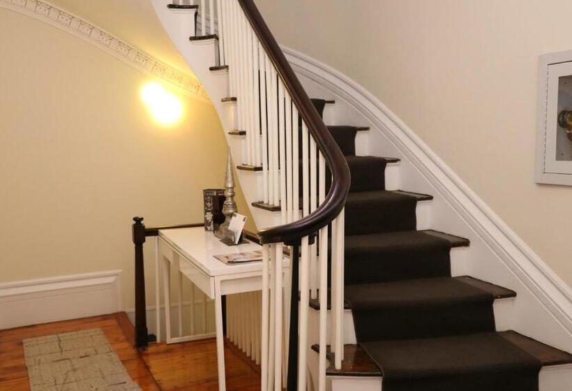 Downtown Beacon Hill, Convenient, Comfy Studio #10