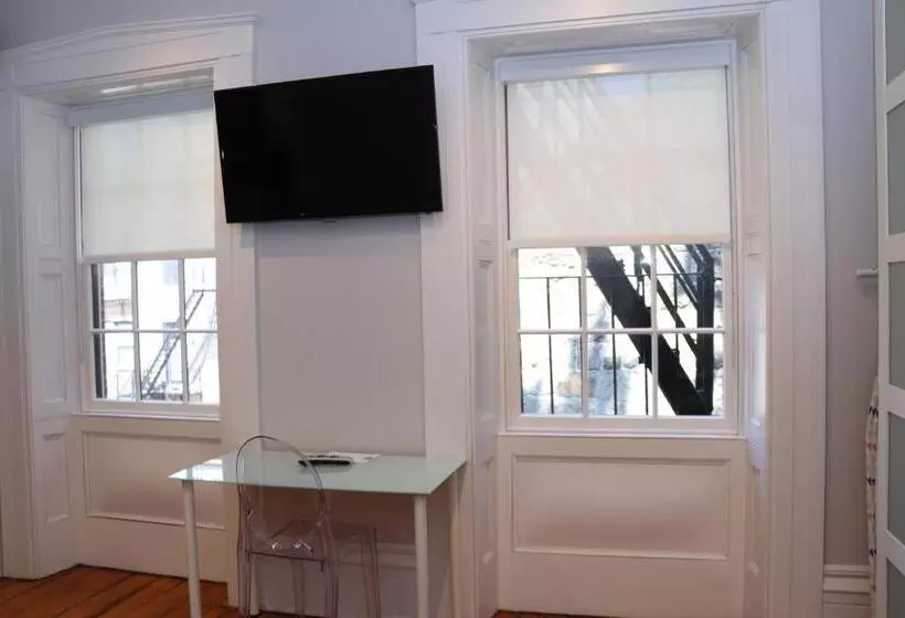 Downtown Beacon Hill, Convenient, Comfy Studio #10