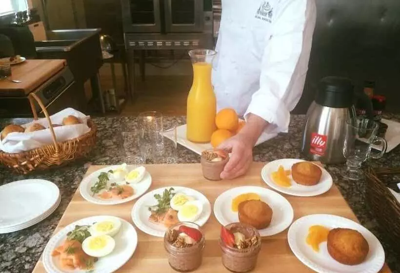 Hotelli The Inn At Spring House