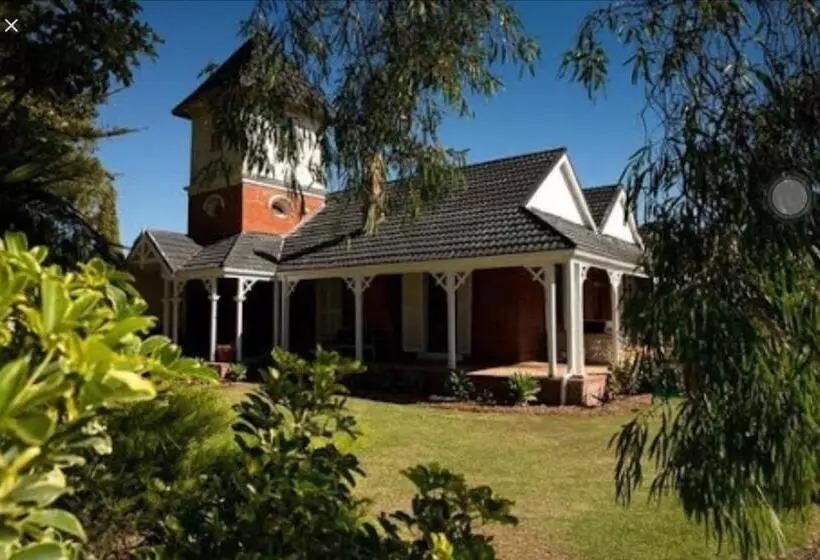 پانسیون Ithaca 1896 Manor