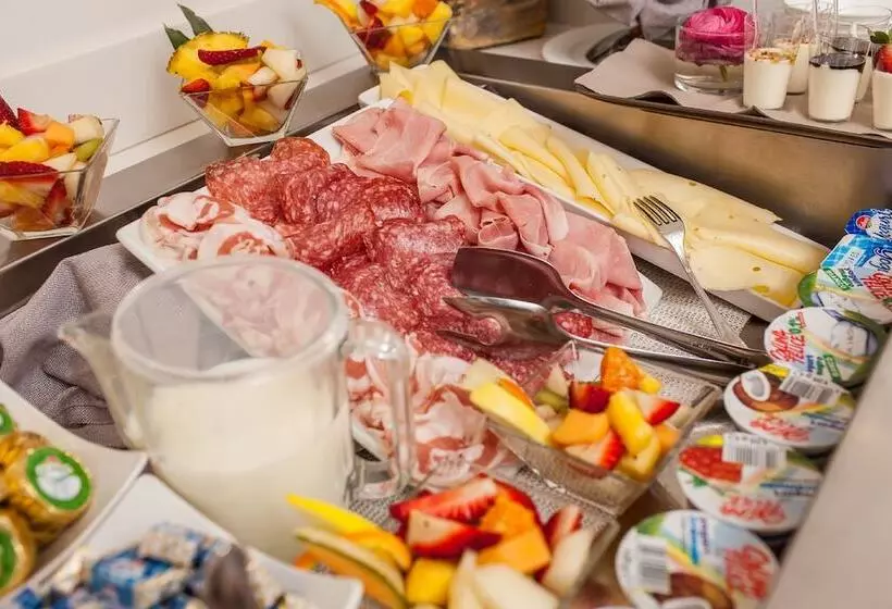 Отель Ariston & Apartments