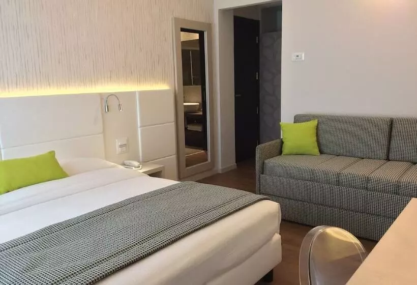 Отель Ariston & Apartments