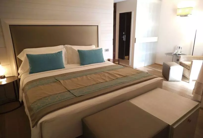 Отель Ariston & Apartments