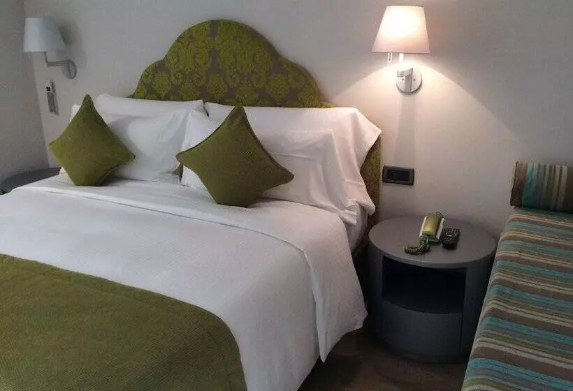 Отель Ariston & Apartments