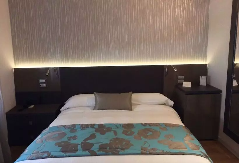 Отель Ariston & Apartments