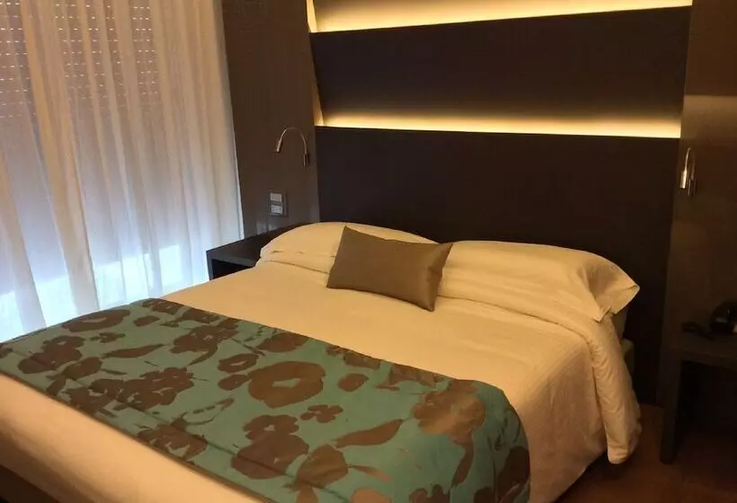 Отель Ariston & Apartments