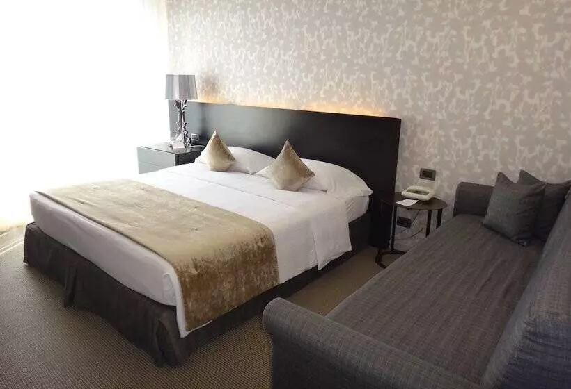 Отель Ariston & Apartments