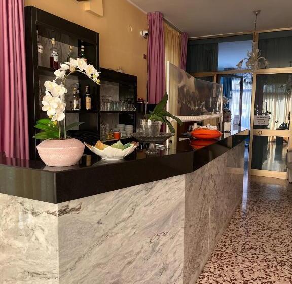 בית מלון כפרי Astor