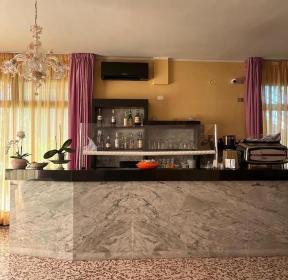 בית מלון כפרי Astor