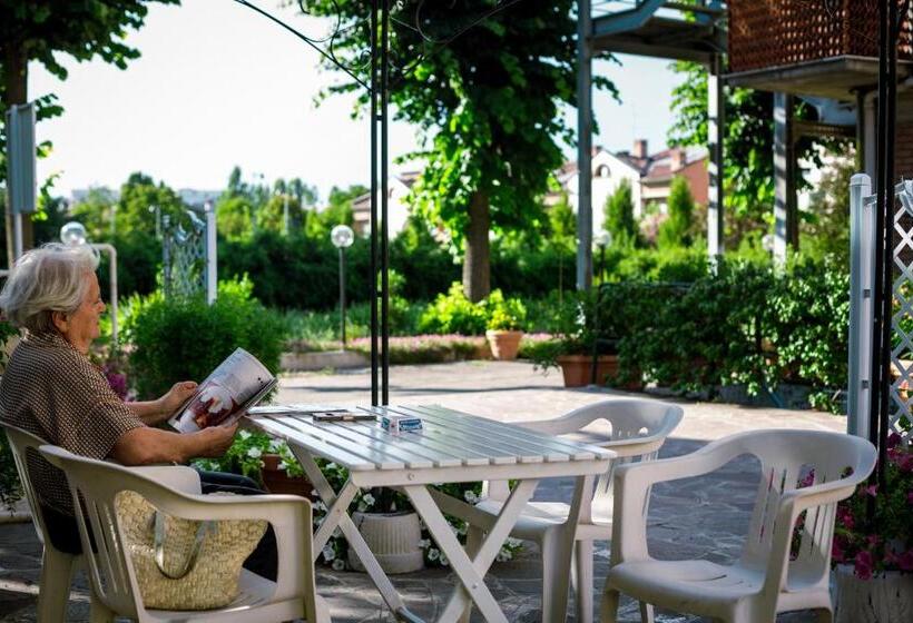 בית מלון כפרי Astor