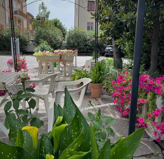 בית מלון כפרי Astor