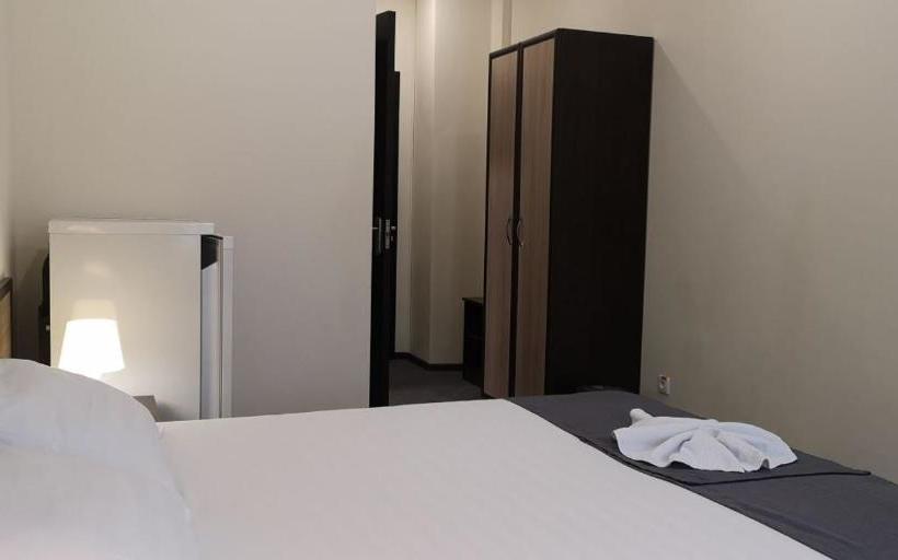 בית מלון כפרי Divniy Mir Edem