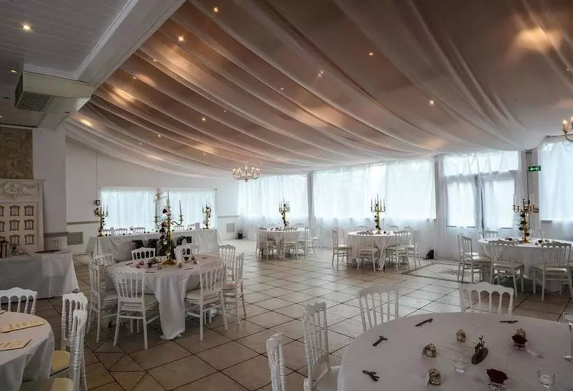 Отель Domaine Des Cedres , Gites Et Insolites