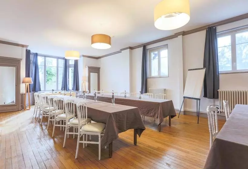 Отель Domaine Des Cedres , Gites Et Insolites