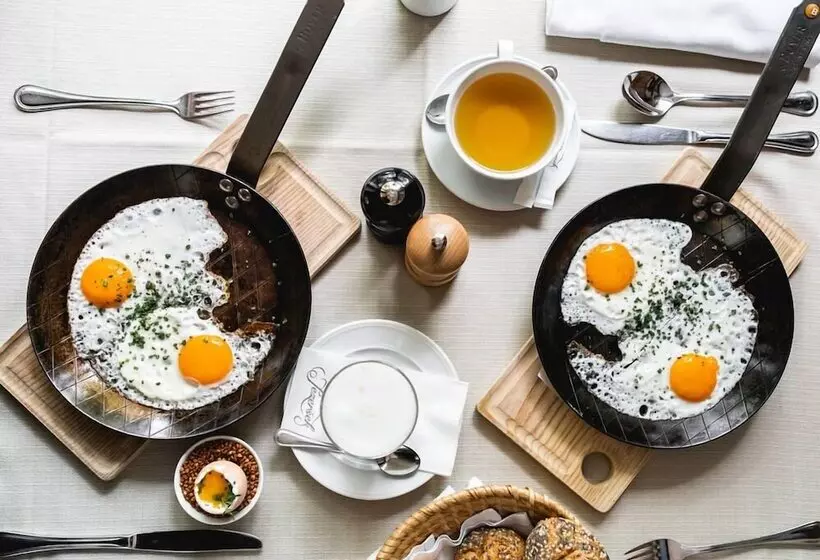 Отель Dvor Jezersek Brnik