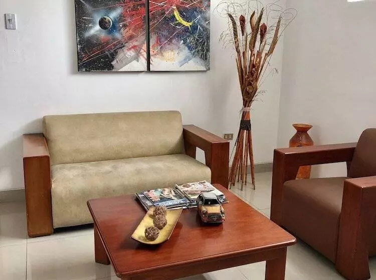 هتل Es En Guayaquil   Suites Guayaquil Cerca Del Aeropuerto