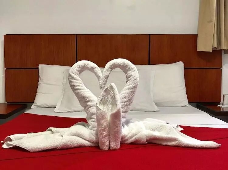 هتل Es En Guayaquil   Suites Guayaquil Cerca Del Aeropuerto