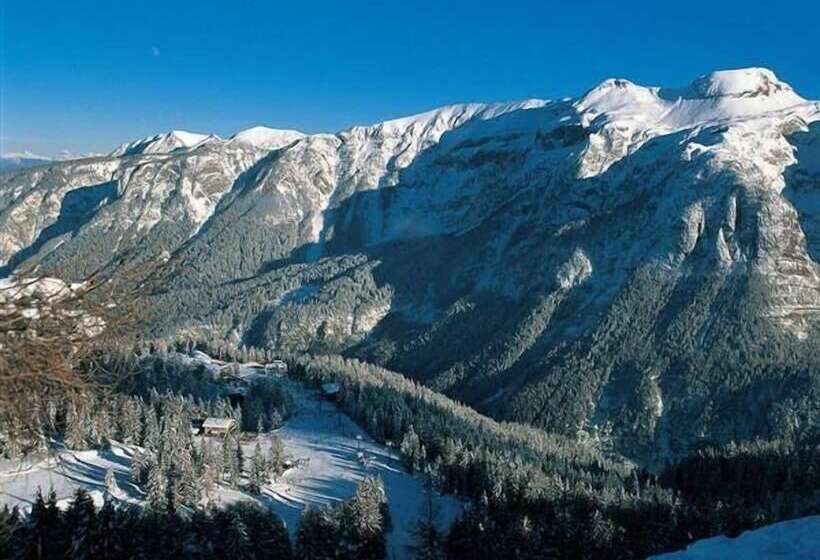 فندق Garni Sottobosco