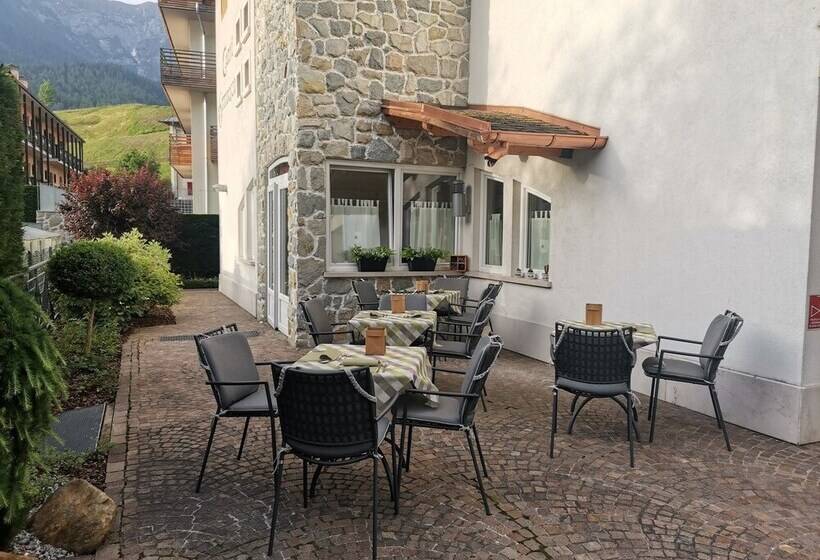 فندق Garni Sottobosco